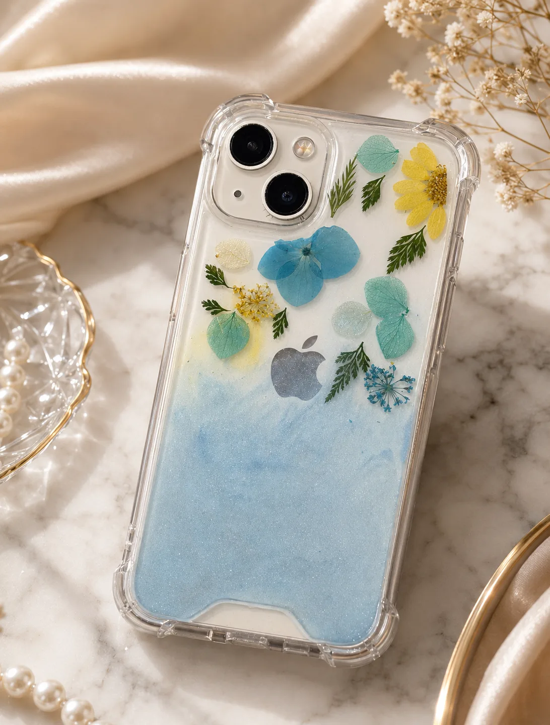Handmade Blue Floral Resin Phone Cover by tanusartvibesstudio