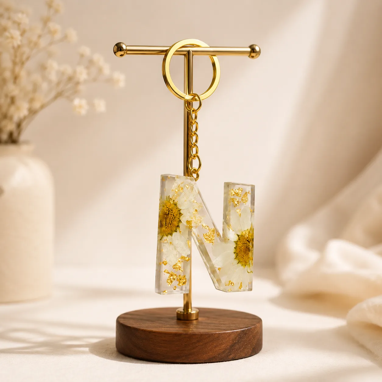 Personalized Daisy Resin Initial Keychain – Gold Foil Floral Letter Charm (N) by tanusartvibesstudio